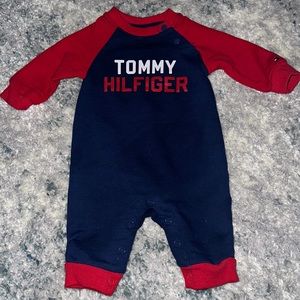 TOMMY HILFIGER ONESIE